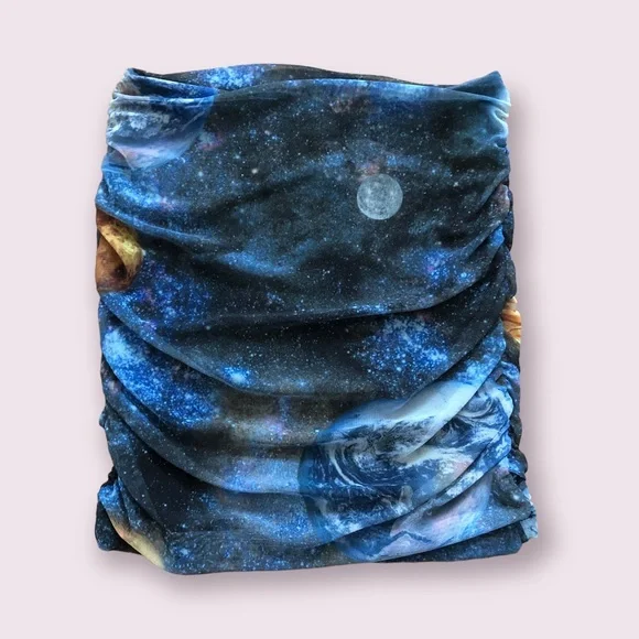 Ruched galaxy print mini skirt by Urban Outfitters - Picture 2 of 9